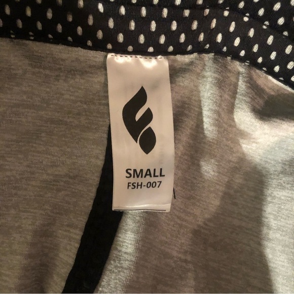 Women’s Shorts Size Small - Picture 4 of 6